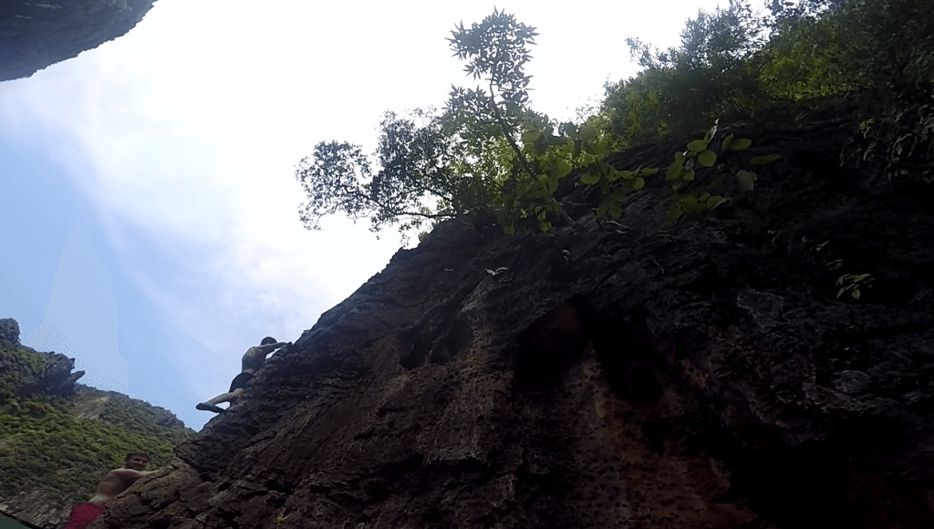 cliffjump from boat