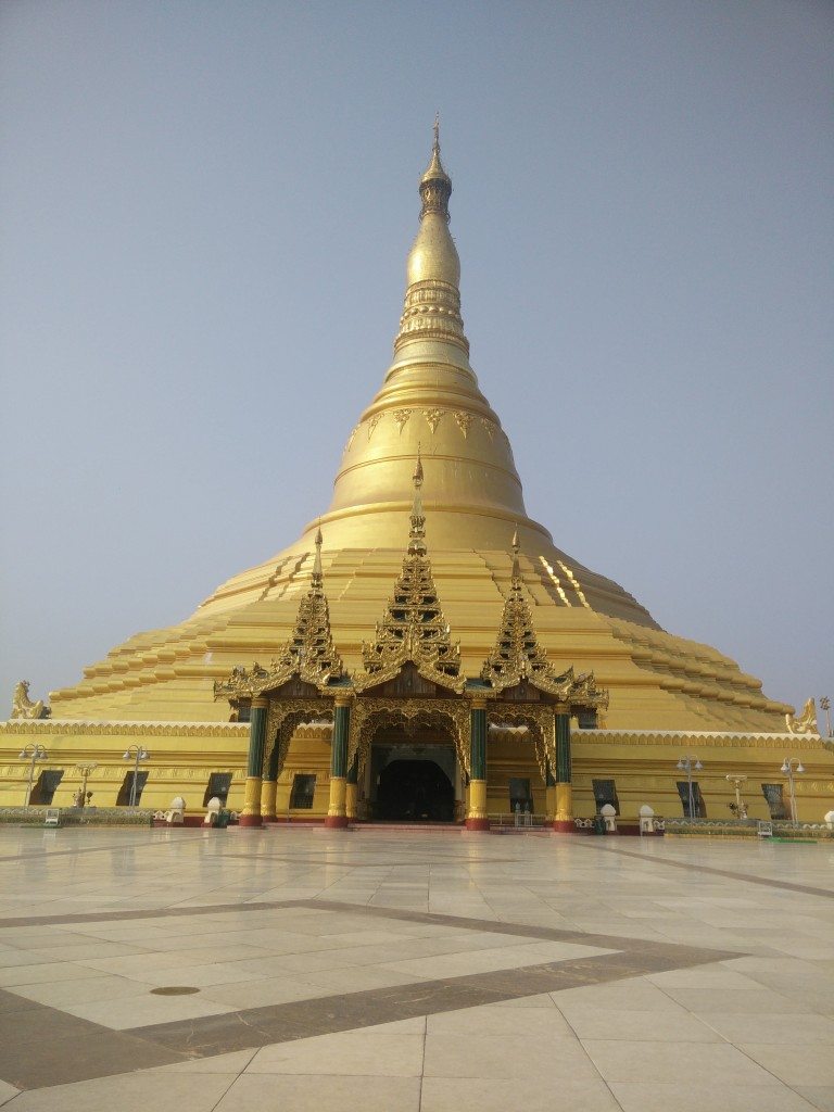 The Pagoda seen from outside. Practically noone here