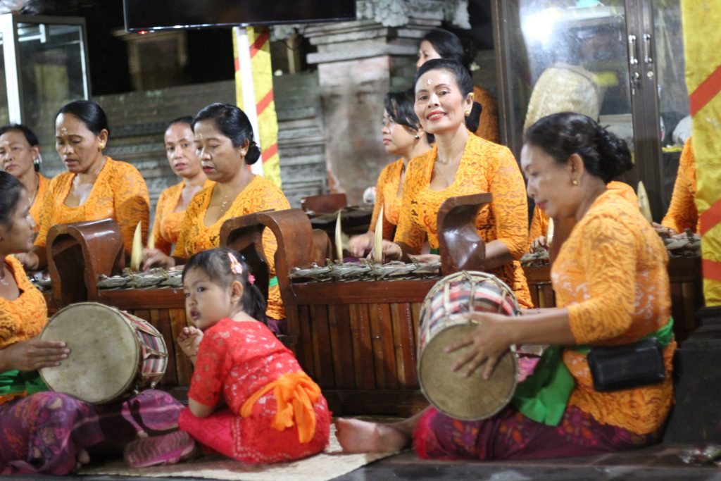 gamelan musicians inner temple full moon ceremony pular punarna