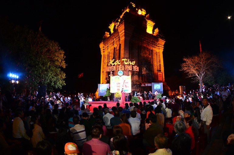 poetry night on nhan mountain tuy hoa phu yen